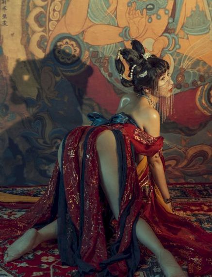 欧美白人精品_720电影完整版在线观看